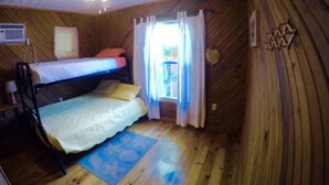 Iron/ironing board, bed sheets