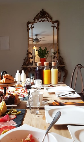 Free daily continental breakfast - Casa 44 (Alhaurin el Grande)