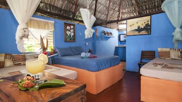 Habitación cuádruple básica | Wifi gratis, ropa de cama y acceso para silla de ruedas