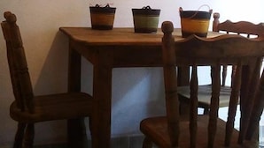 Apartemen Keluarga | Dapur kecil pribadi | Mesin pembuat kopi/teh dan peralatan masak/sendok-piring