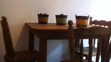 Departamento familiar | Cocineta privada | Cafetera y tetera y utensilios de cocina