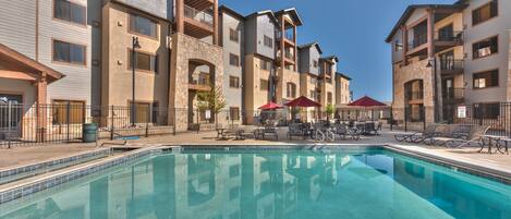 Outdoor pool, pool loungers