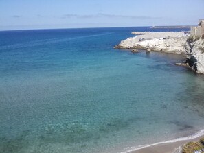 En la playa, arena blanca, traslado desde/hacia la playa gratis