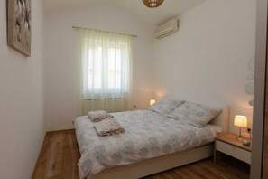 1 bedroom, iron/ironing board, free WiFi, bed sheets - Apartment Rinkovec (35525-A1) (Klimno - island Krk)