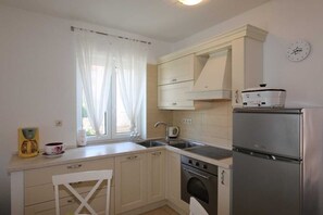 Fridge, coffee/tea maker, cookware/dishes/utensils, dining tables