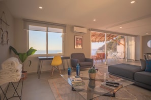 Deluxe Apartment, 3 Bedrooms, Sea View | Living area | 45-inch Smart TV with cable channels, TV, Netflix - MyPlace Punta Marqués (Acapulco)