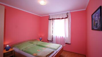 1 bedroom, internet, bed sheets