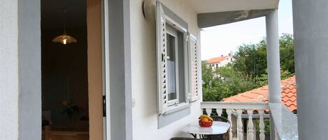 تناول الطعام بالخارج