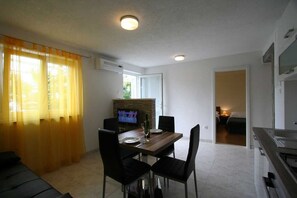 Dining - Apartment Hodzic nr 3 (Silo - island Krk)