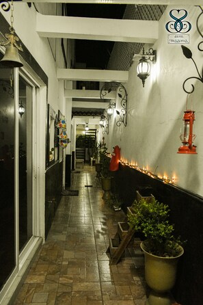 Standard Room | Courtyard view