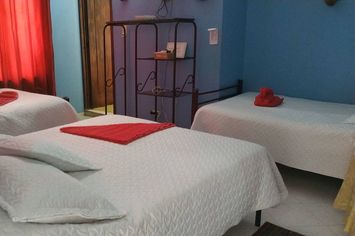 Wifi gratis y ropa de cama
