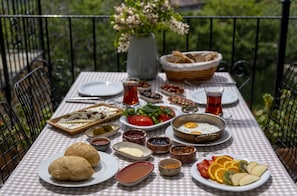 Tägliches inbegriffenes einheimisches Frühstück