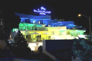 Façade de l’hébergement - soirée/nuit