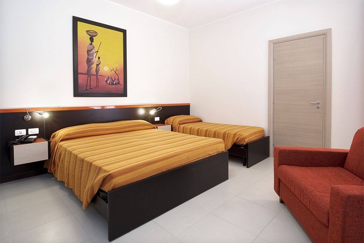 Double Room, 1 Queen Bed, Sea View | Minibar, in-room safe, desk, cribs (free)