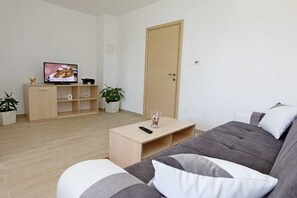 TV - Apartment Sucic Iva i Tea (86111-A2) (Soline - island Krk)