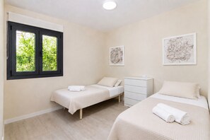 2 bedrooms, iron/ironing board, free WiFi, bed sheets