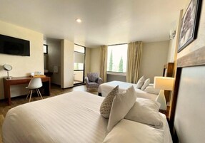 Double Room | In-room safe, desk, laptop workspace, blackout drapes