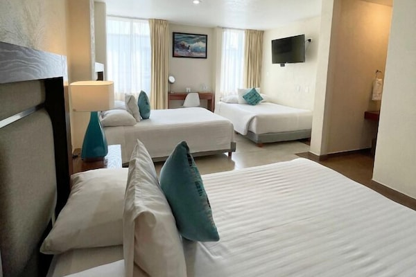 Double Room | 1 bedroom, in-room safe, desk, laptop workspace