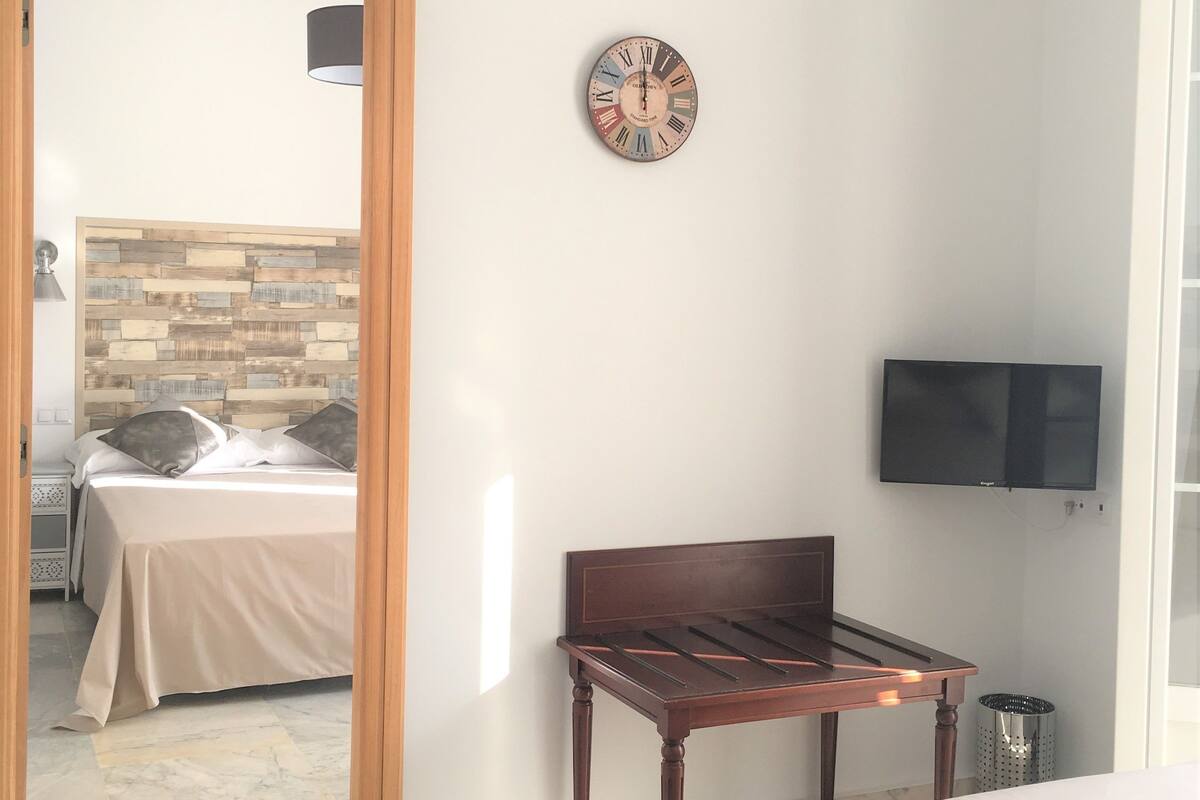 Quadruple Room | Blackout drapes, soundproofing, WiFi (free), bed sheets