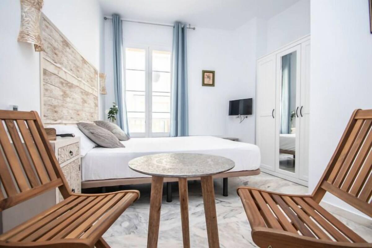Double Room | Blackout drapes, soundproofing, WiFi (free), bed sheets