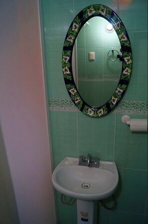 Bathroom sink - Posada Arny (Tepotzotlán)