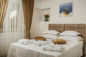 Kamar Double atau Twin Standar, 1 Tempat Tidur Queen | 1 kamar tidur, seprai premium, minibar, dan brankas