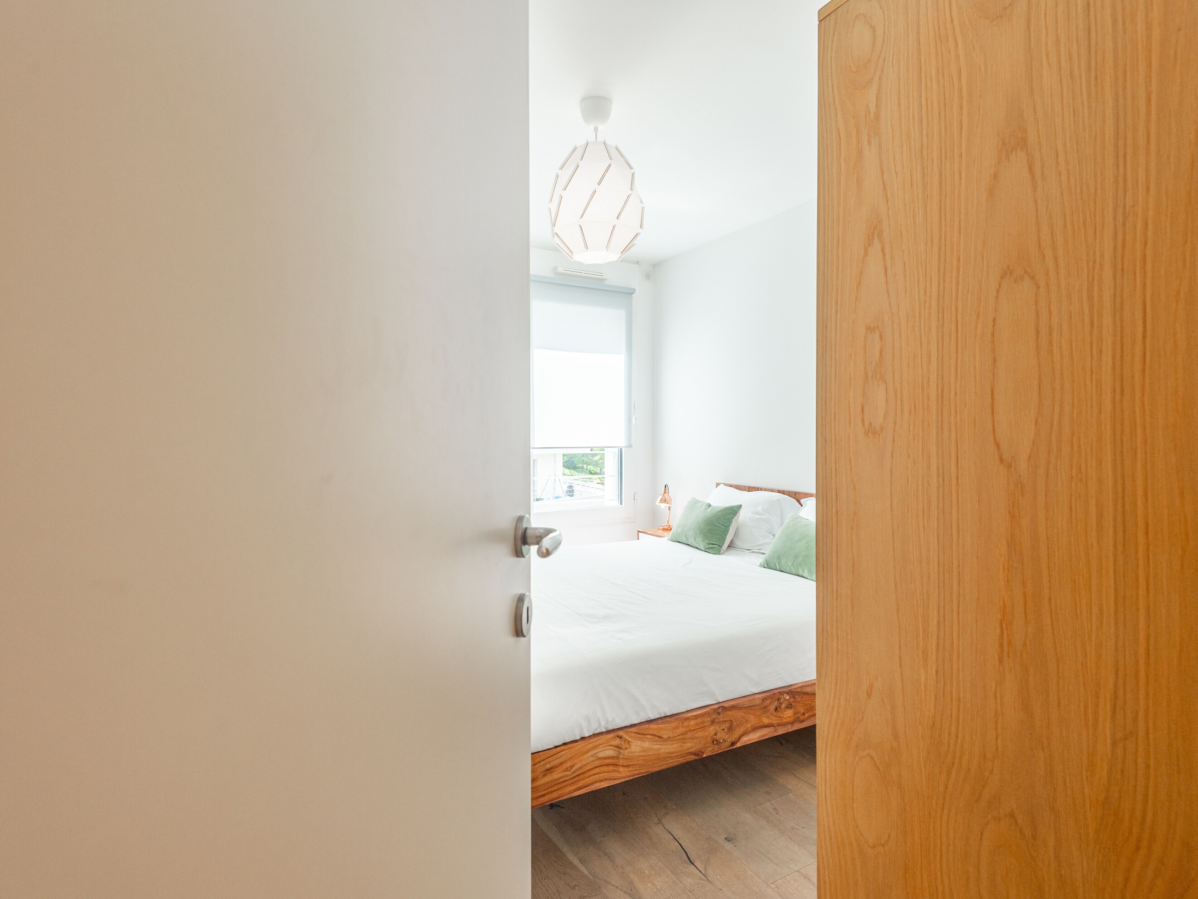 1 habitación, tabla de planchar con plancha, cuna de viaje y wifi 