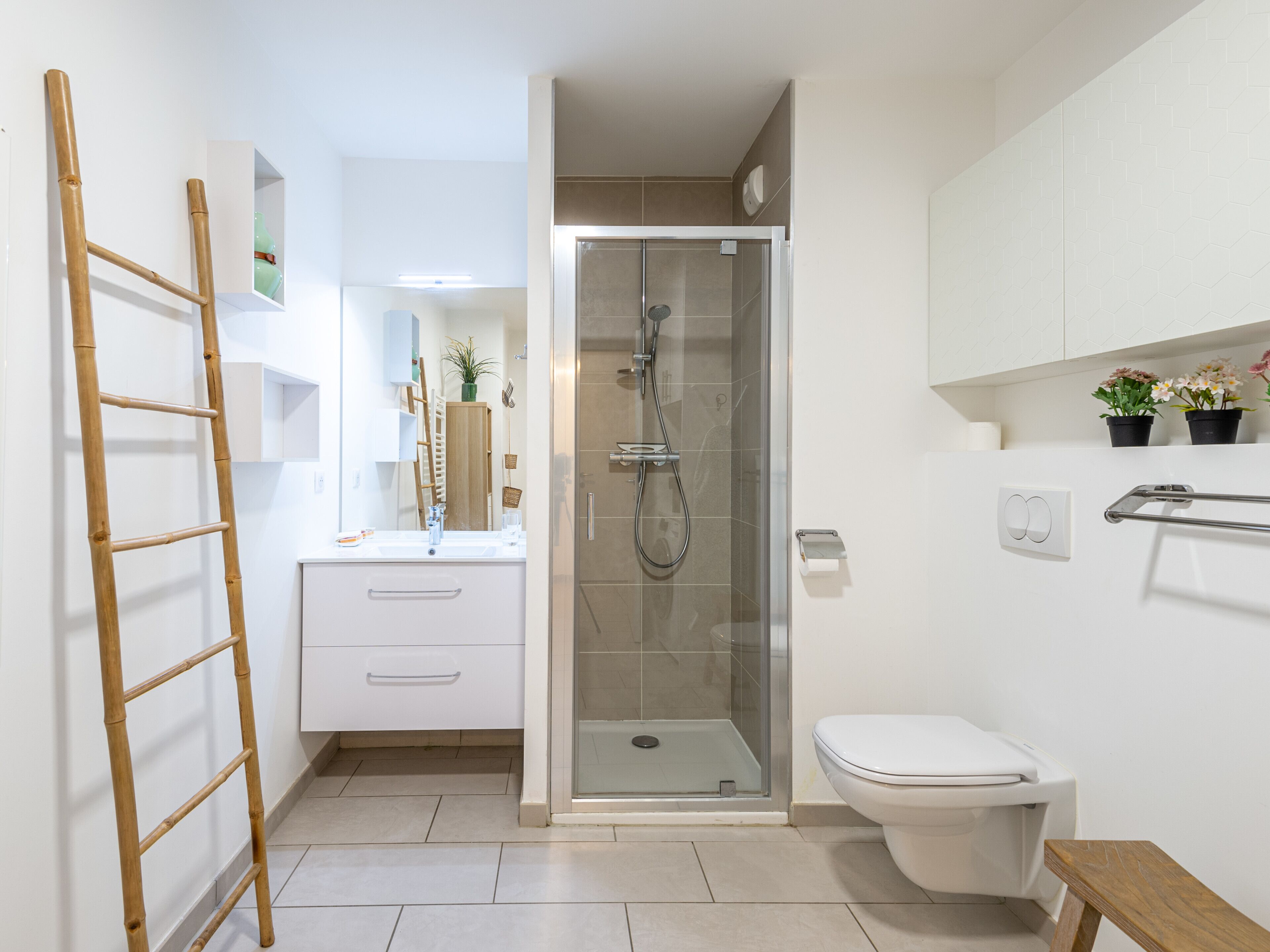 Shower, free toiletries, hair dryer, towels