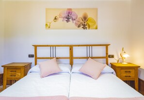 2 chambres, fer et planche à repasser, accès au Wi-Fi (inclus)