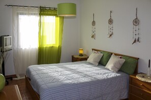 1 habitación, tabla de planchar con plancha, wifi y ropa de cama 