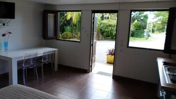 1 chambre, fer et planche Ă repasser, Wi-Fi gratuit, draps fournis