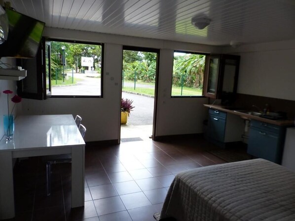 Iron/ironing board, free WiFi, bed sheets - Au Petit Canal Fleuri (Remire Montjoly)