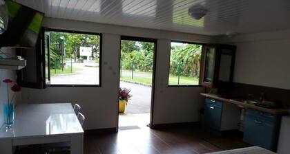 Au Petit Canal Fleuri