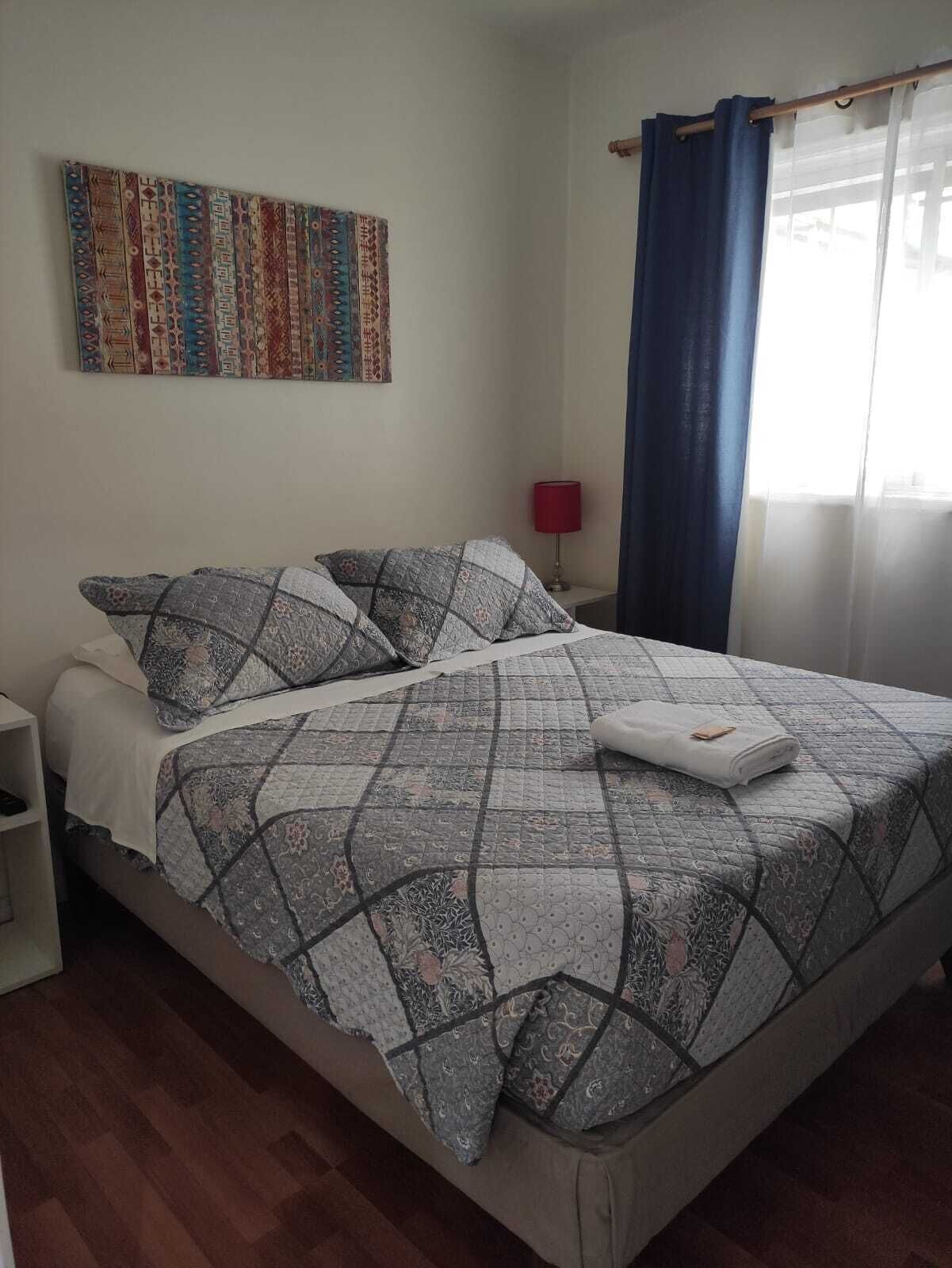 Kahden hengen huone (Outside bathroom) | Yksilöllisesti sisustettu, yksilöllisesti kalustettu