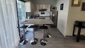 Cozy renovated apartment in great location | 전용 주방