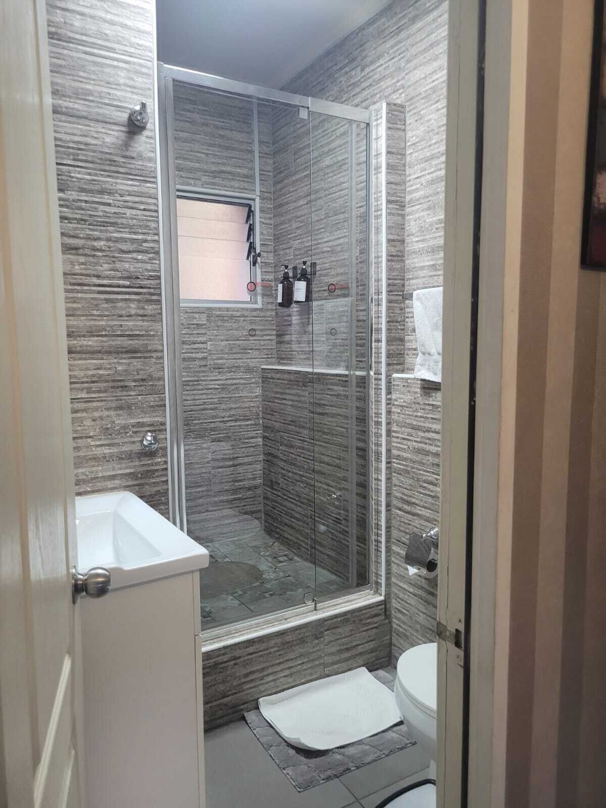 双人房 | 浴室 | 淋浴设施、吹风机、毛巾、肥皂