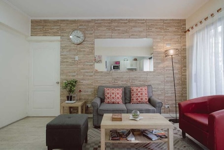 Beautiful apartment in unbeatable location | 起居区. 马尔柯勒塔家庭旅馆