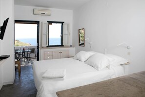 1 chambre, système d’insonorisation, fer et planche à repasser