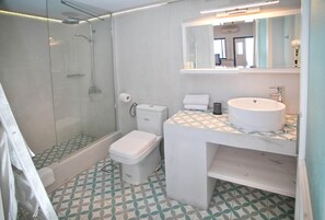 Shower, hair dryer, bidet, soap - Blue Dawn Kalymnos PREMIUM SUITE  (Κάλυμνος)