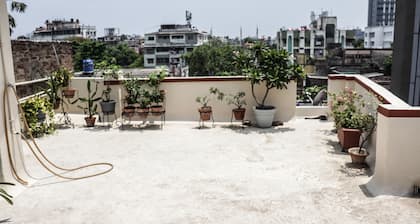The whole apartment on Elgin Road - Central Kolkata