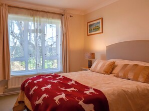 4 عدّة غرف نوم وواي فاي مجانًا وملاءات أسرّة