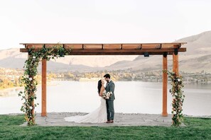 Unclassified image, 5 of 28, button - Married With Children at Lake Chelan Lookout Vacation Rentals (Chelan)