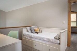 3 chambres, lit avec matelas en mousse à mémoire