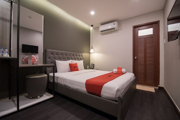 Desk, free WiFi, bed sheets