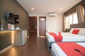 Desk, free WiFi, bed sheets