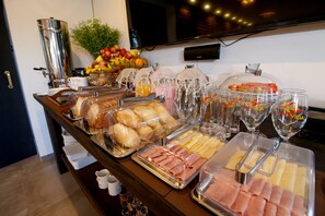 Gratis morgenmadsbuffet hver dag