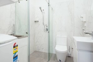 Shower, hair dryer, towels - Stunning Sydney Home 8 (Millers Point)