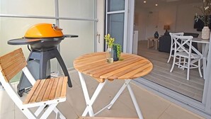 Outdoor dining - SALT 4 Getaway Luxury for 2 (Sorrento)