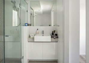 Shower, hair dryer, towels, shampoo