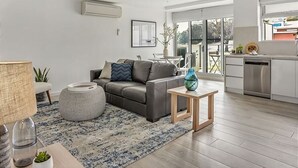 TV - SALT 4 Getaway Luxury for 2 (Sorrento)